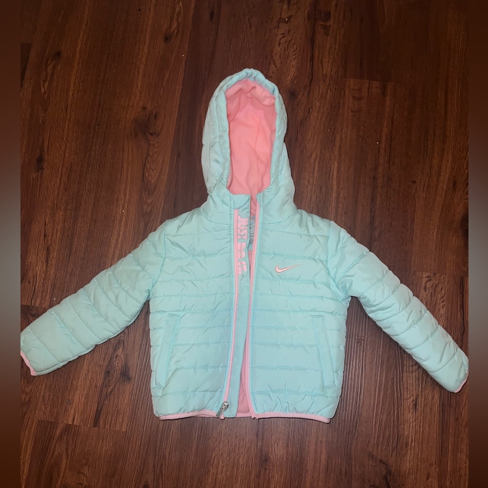 Toddlers Nike coat 2t used